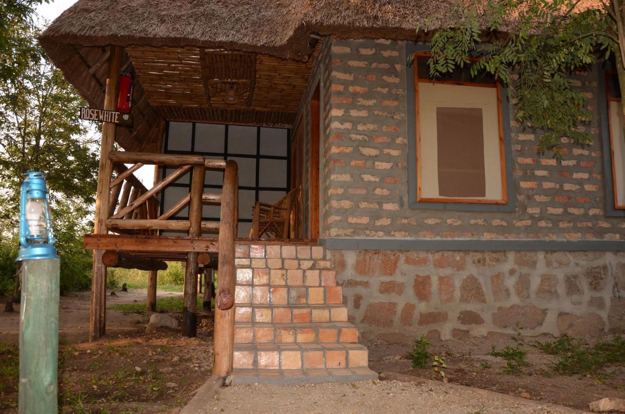 Irungu Forest Safari Lodge Katunguru Εξωτερικό φωτογραφία